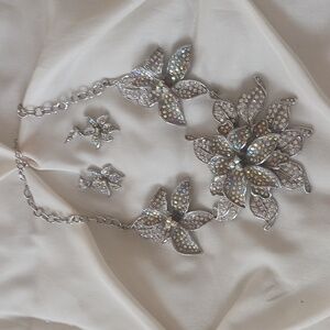 Stunning statement necklace and earrings.